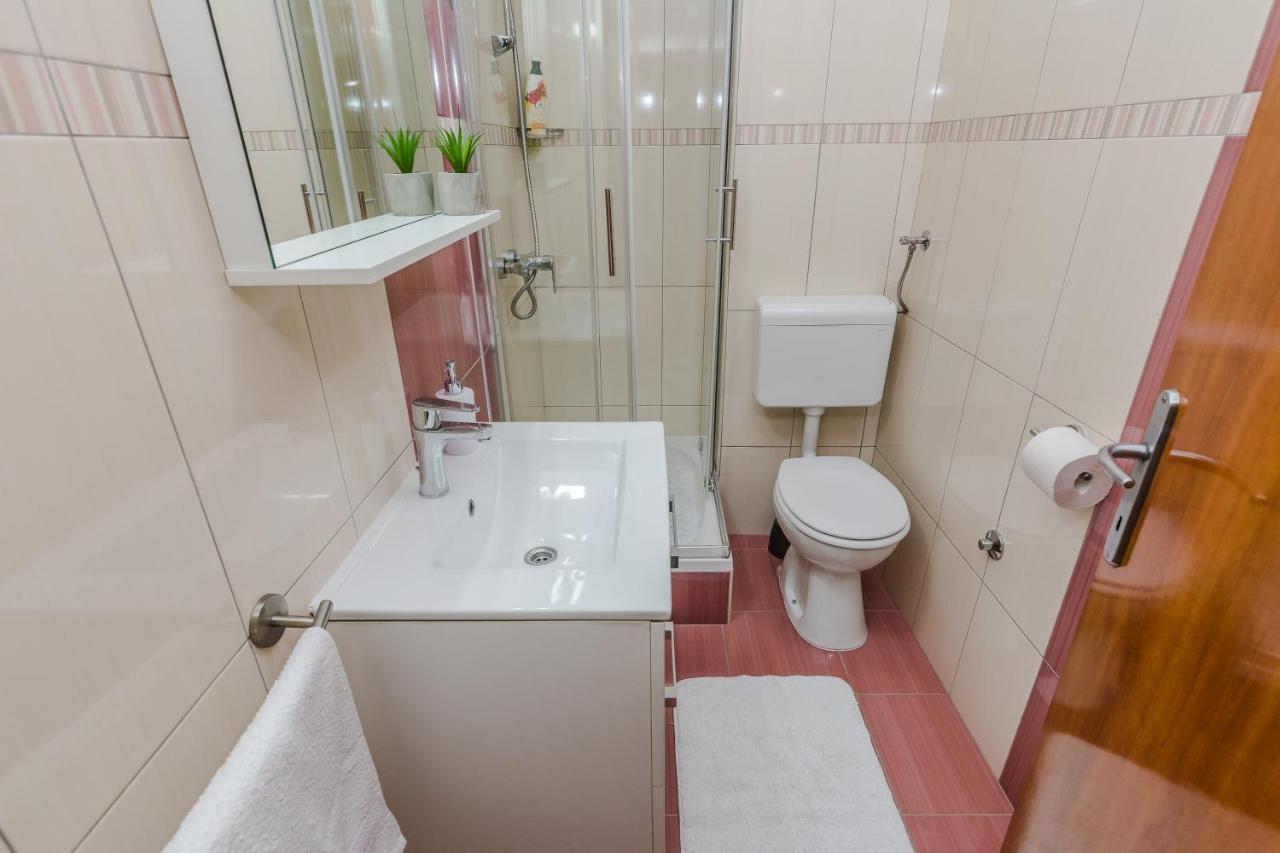 Neva Room With Private Bathroom 扎达尔 外观 照片